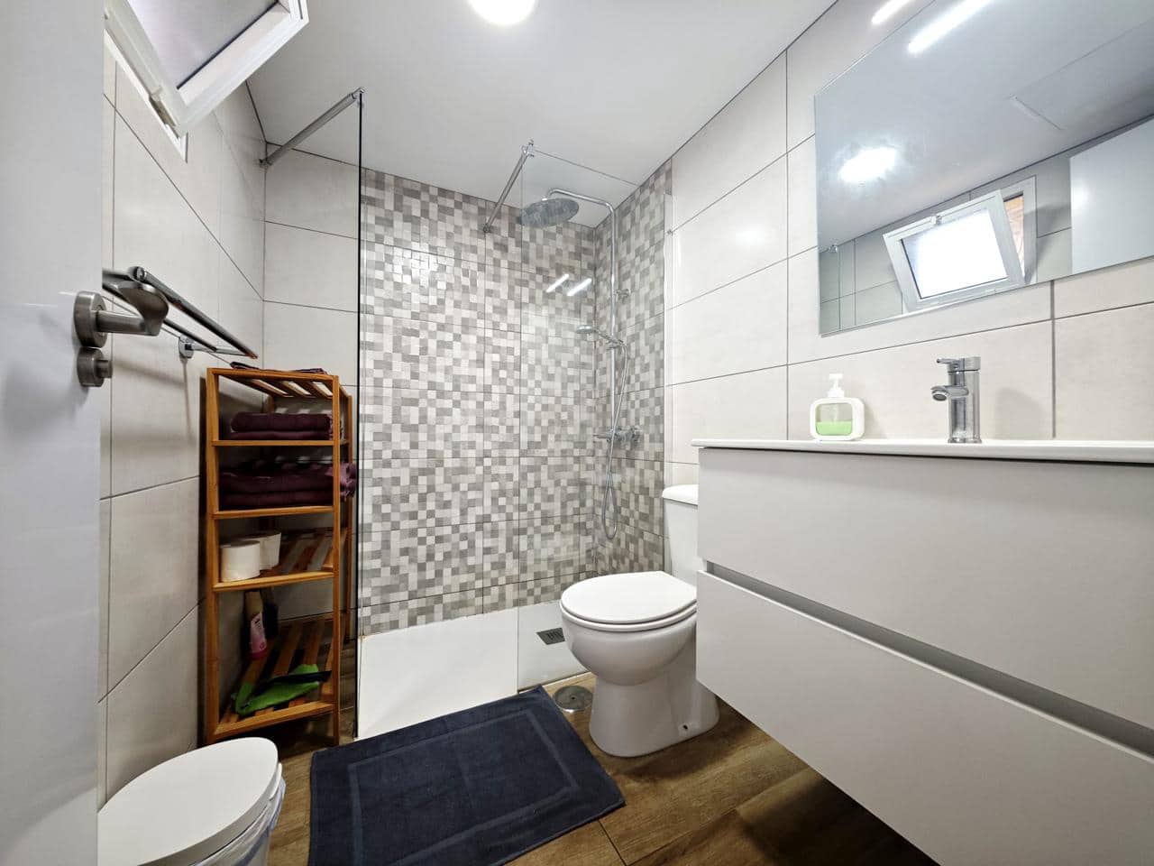 1 Zimmer Villa zu vermieten in Sonneland mit Pool - 1.300 € (Ref: 9111253)