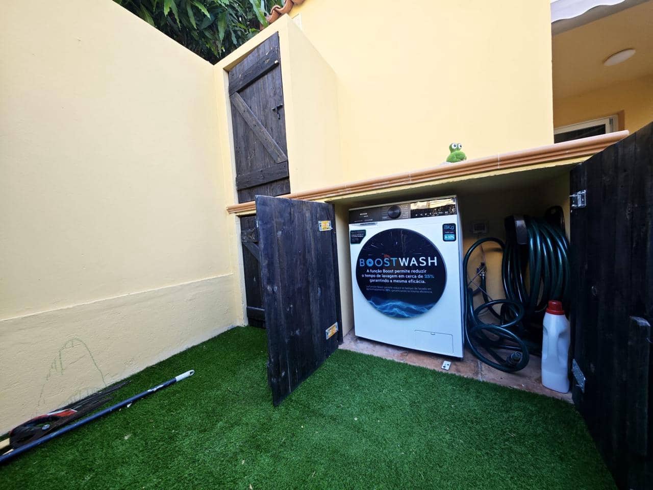 1 Zimmer Villa zu vermieten in Sonneland mit Pool - 1.300 € (Ref: 9111253)