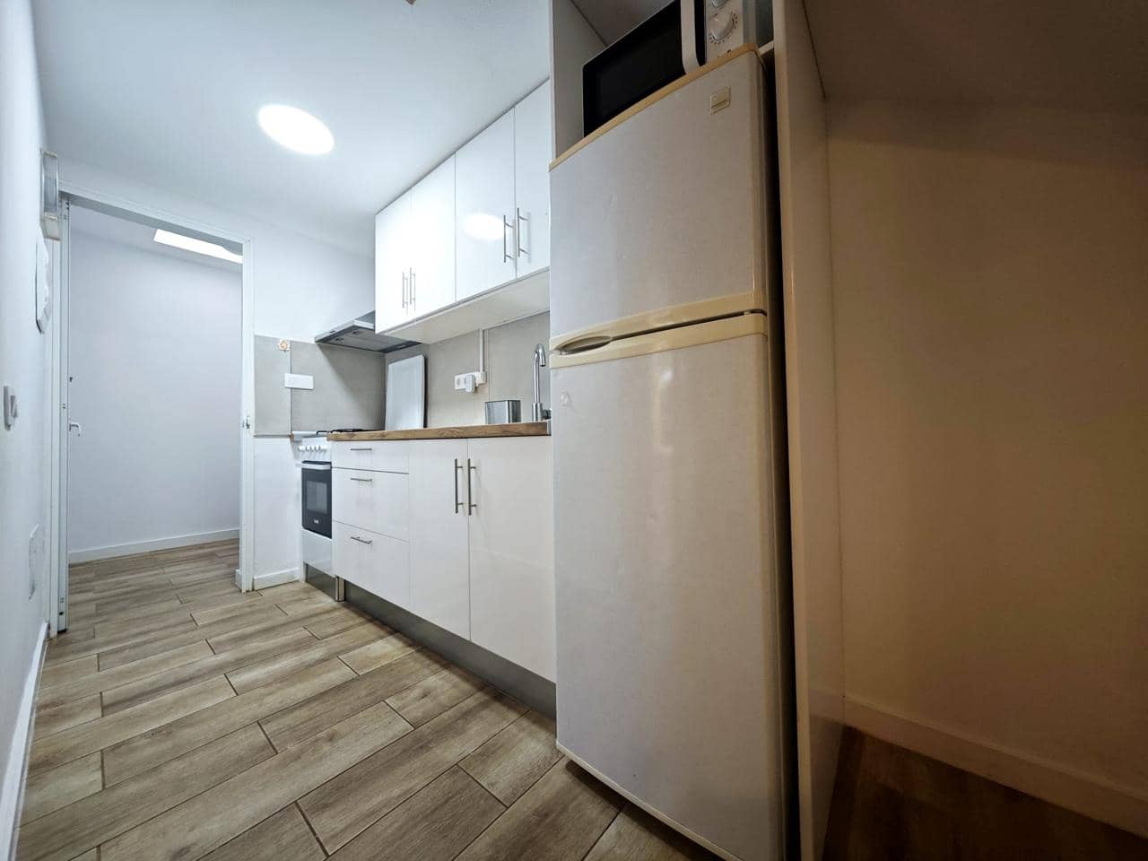 1 Zimmer Villa zu vermieten in Sonneland mit Pool - 1.300 € (Ref: 9111253)