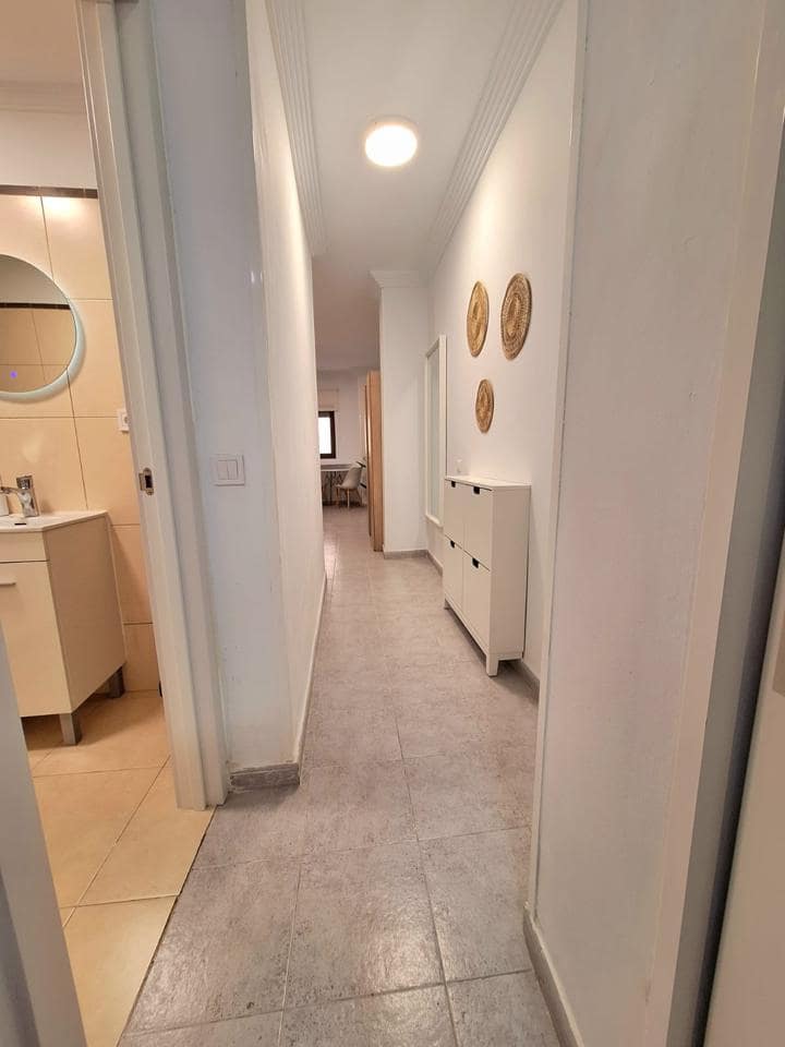 Flat for rent in Las Palmas de Gran Canaria - € 900 (Ref: 9118093)