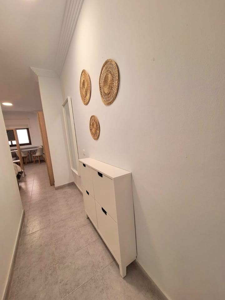 Flat for rent in Las Palmas de Gran Canaria - € 900 (Ref: 9118093)