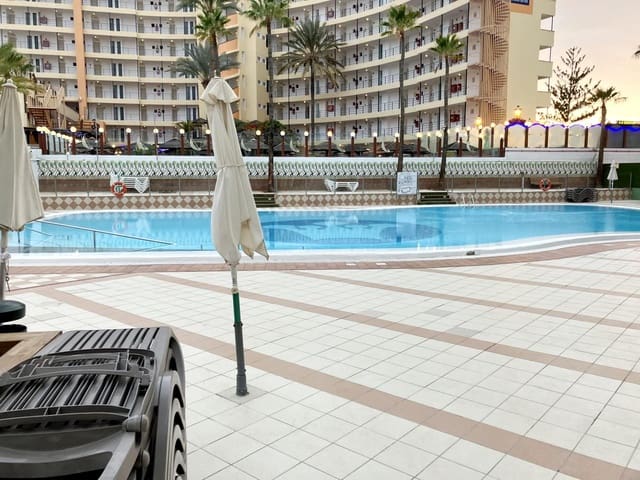 1 makuuhuone Asunto vuokrattavana paikassa Playa del Inglés, San Bartolomé de Tirajana mukana uima-altaan - 1 900 € (Ref: 9144325)