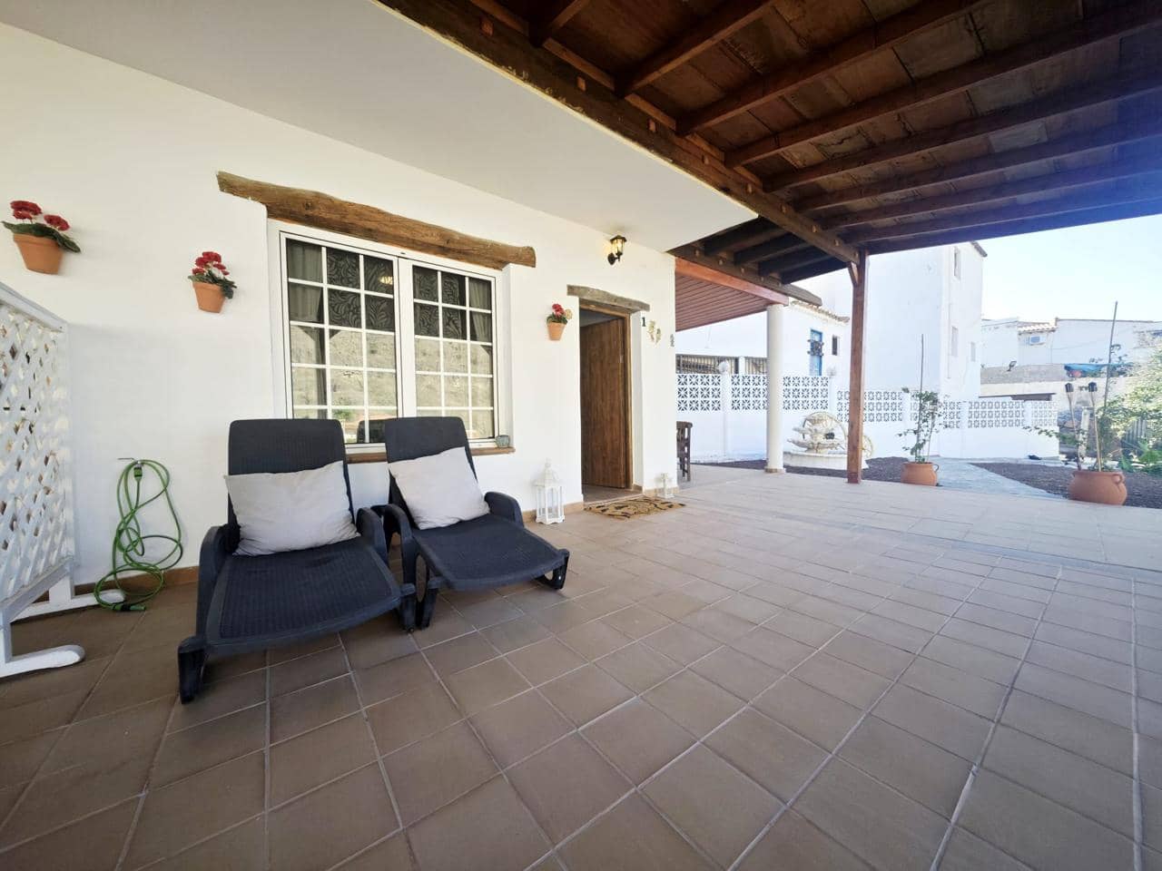 Villa/Maison de 1 chambre à louer à Fataga - 750 € (Ref: 9227884)