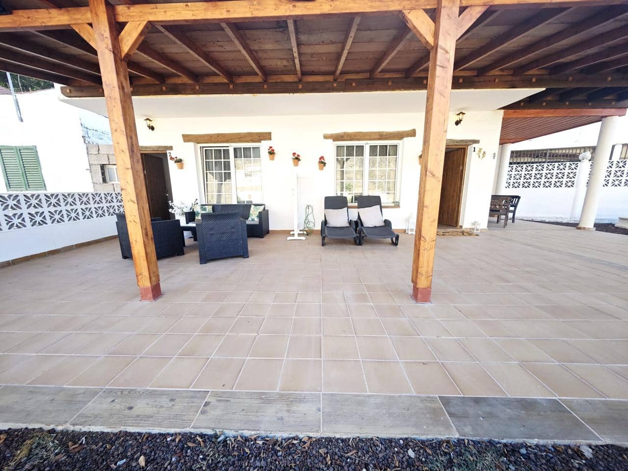 Villa/Maison de 1 chambre à louer à Fataga - 750 € (Ref: 9227884)