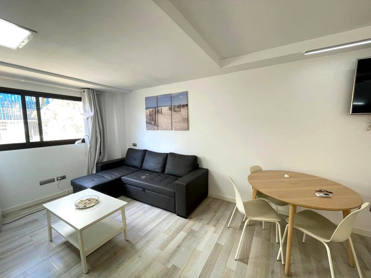 Lägenhet att hyra i Playa del Aguila med pool - 1 000 € (Ref: 9311942)