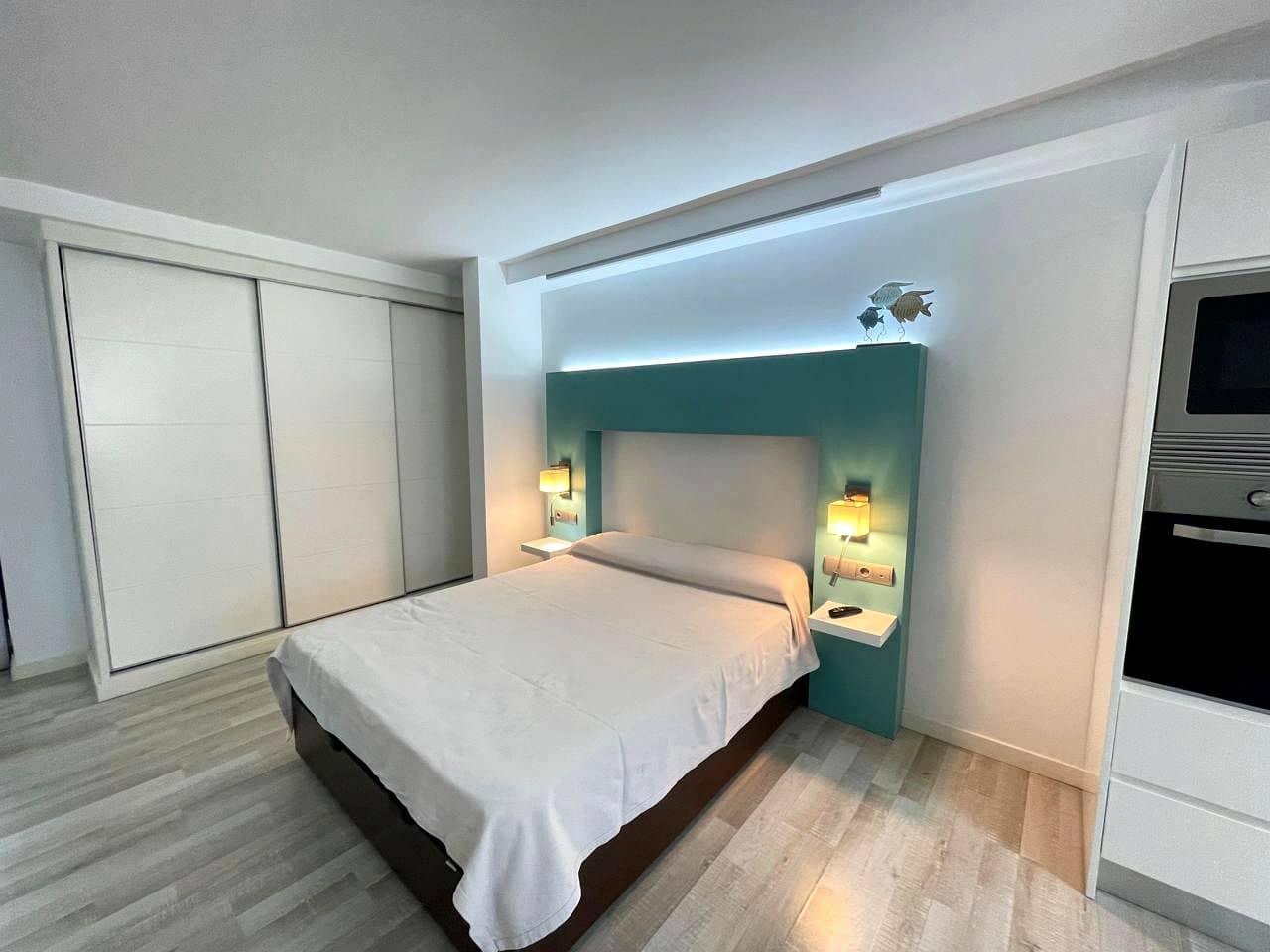Lägenhet att hyra i Playa del Aguila med pool - 1 000 € (Ref: 9311942)