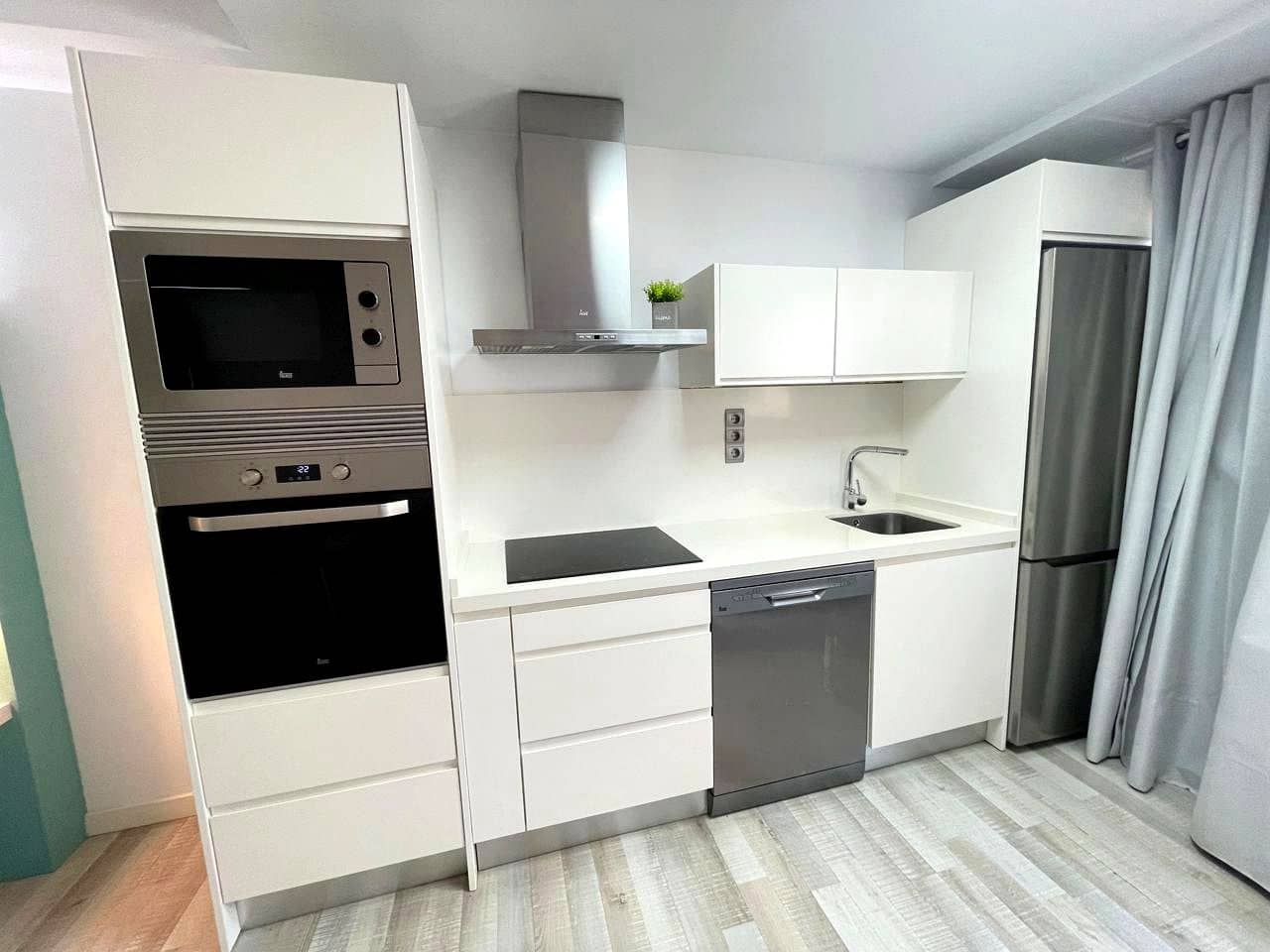 Lägenhet att hyra i Playa del Aguila med pool - 1 000 € (Ref: 9311942)