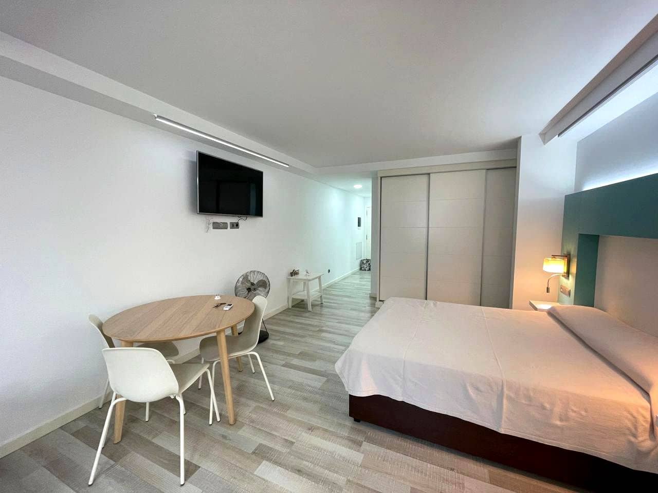 Lägenhet att hyra i Playa del Aguila med pool - 1 000 € (Ref: 9311942)