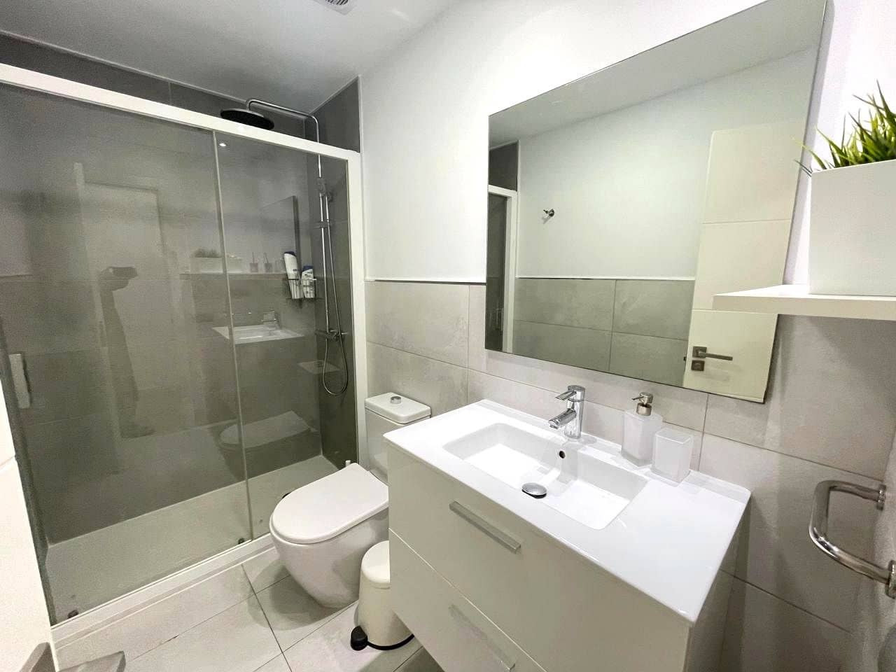 Lägenhet att hyra i Playa del Aguila med pool - 1 000 € (Ref: 9311942)