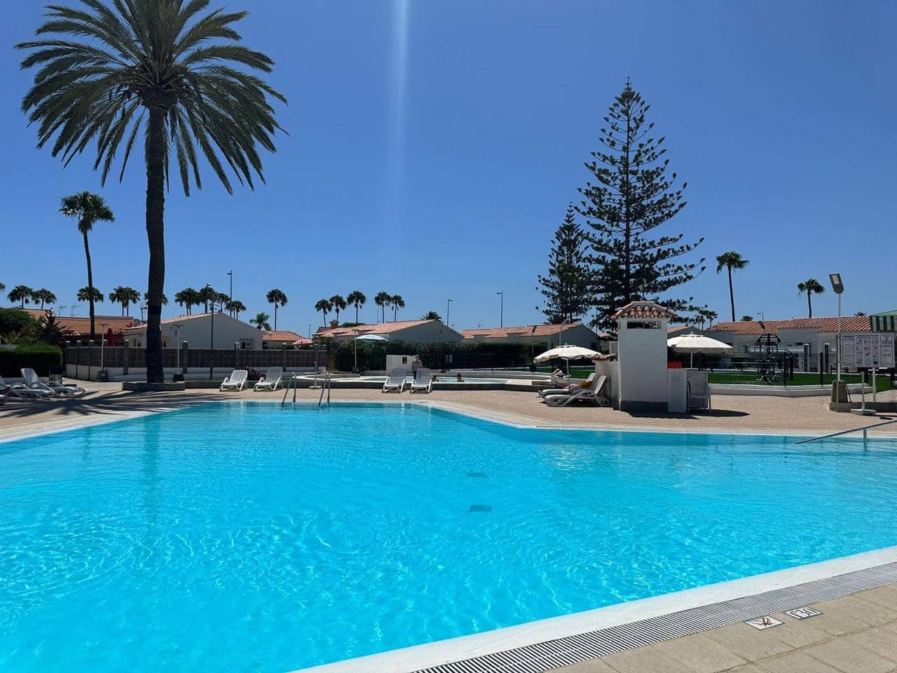 2 makuuhuone Bungalow vuokrattavana paikassa Playa del Ingles mukana uima-altaan - 1 900 € (Ref: 9325630)