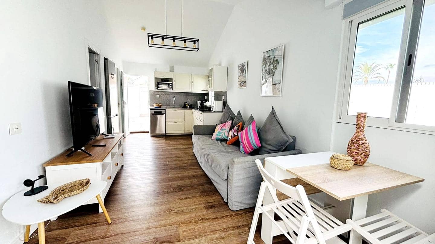 2 makuuhuone Bungalow vuokrattavana paikassa Playa del Ingles mukana uima-altaan - 1 900 € (Ref: 9325630)