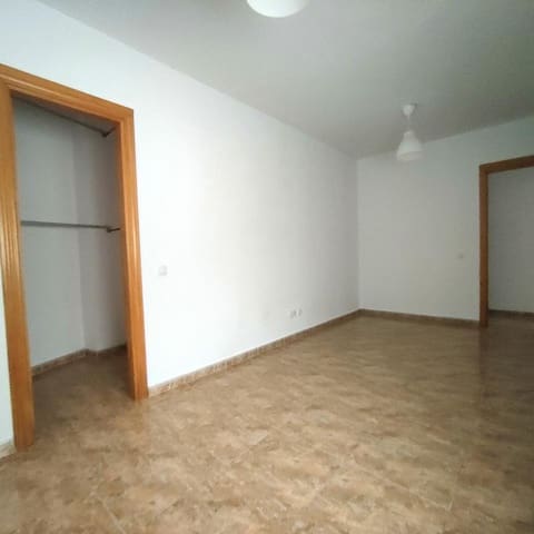 3 chambre Appartement à vendre à Vecindario, Santa Lucía de Tirajana avec garage - 179 000 € (Ref: 9336926)