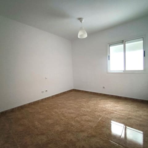 3 chambre Appartement à vendre à Vecindario, Santa Lucía de Tirajana avec garage - 179 000 € (Ref: 9336926)