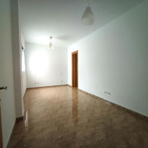 3 chambre Appartement à vendre à Vecindario, Santa Lucía de Tirajana avec garage - 179 000 € (Ref: 9336926)