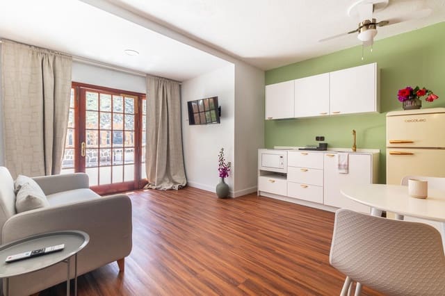 2 bedroom Flat for rent in San Bartolomé de Tirajana with pool garage - € 1,350 (Ref: 9409927)