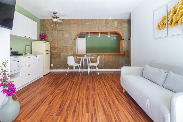 2 bedroom Flat for rent in San Bartolomé de Tirajana with pool garage - € 1,350 (Ref: 9409927)