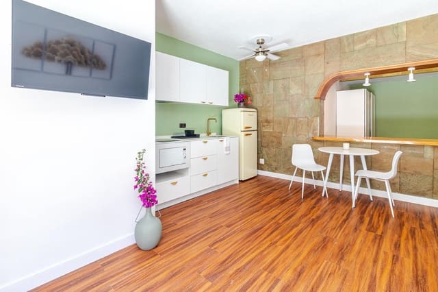 2 bedroom Flat for rent in San Bartolomé de Tirajana with pool garage - € 1,350 (Ref: 9409927)