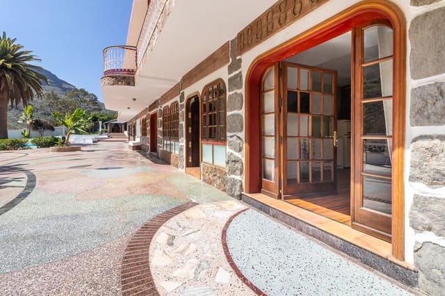 2 bedroom Flat for rent in San Bartolomé de Tirajana with pool garage - € 1,350 (Ref: 9409927)