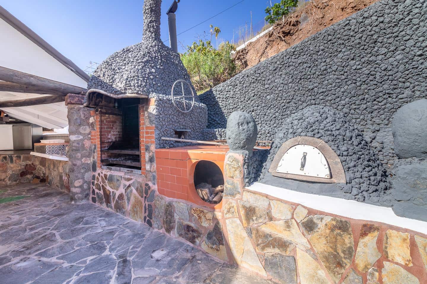 15 bedroom Villa for rent in Mogan with pool - € 17,000 (Ref: 9409928)