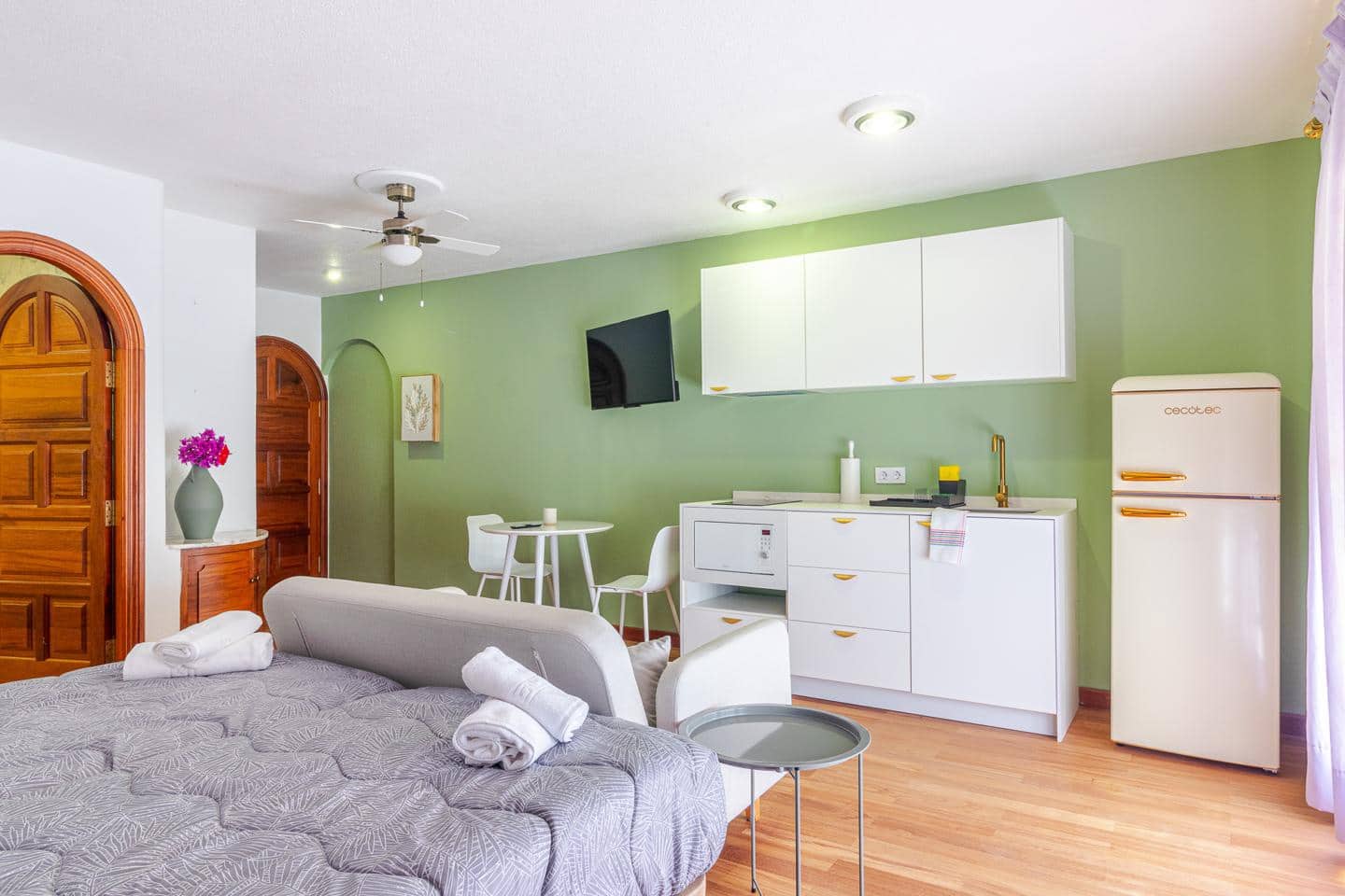 Piso en Mogán en alquiler con piscina garaje - 1.050 € (Ref: 9410230)