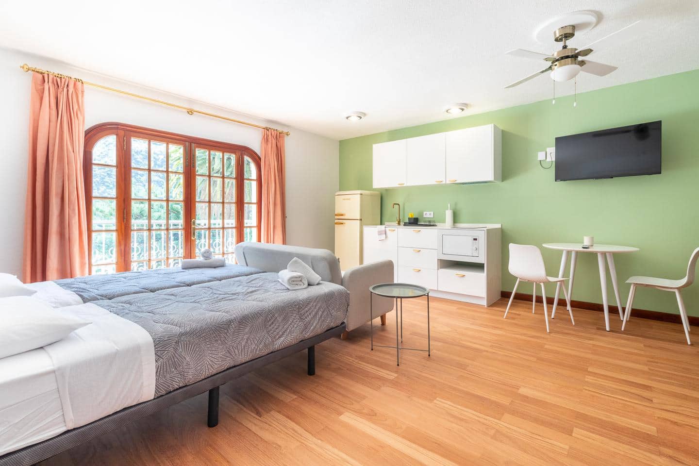 Piso en Mogán en alquiler con piscina garaje - 1.050 € (Ref: 9410230)