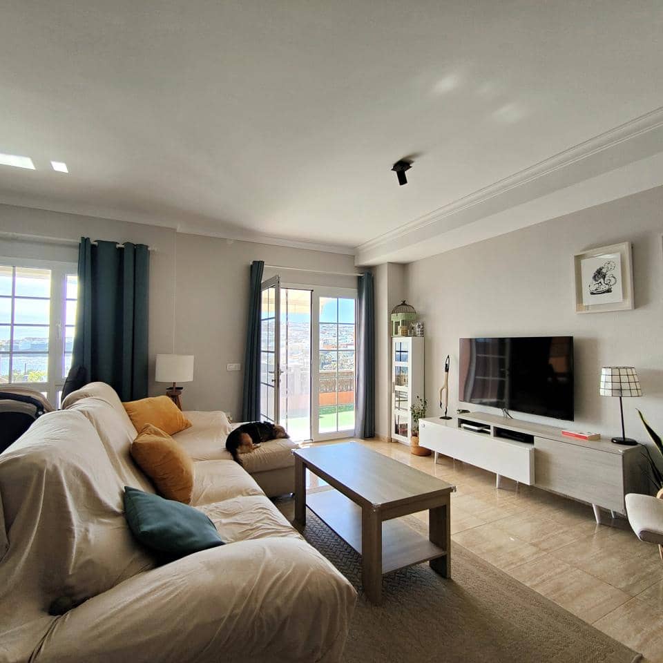 2 bedroom Villa for rent in Telde - € 1,600 (Ref: 9420475)