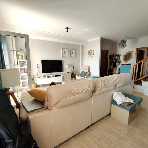 2 bedroom Villa for rent in Telde - € 1,600 (Ref: 9420475)