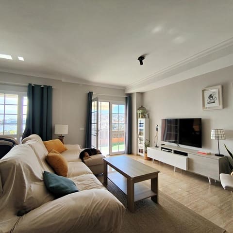 2 bedroom Villa for rent in Telde - € 1,600 (Ref: 9420475)