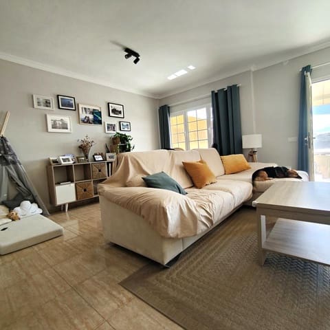 2 bedroom Villa for rent in Telde - € 1,600 (Ref: 9420475)