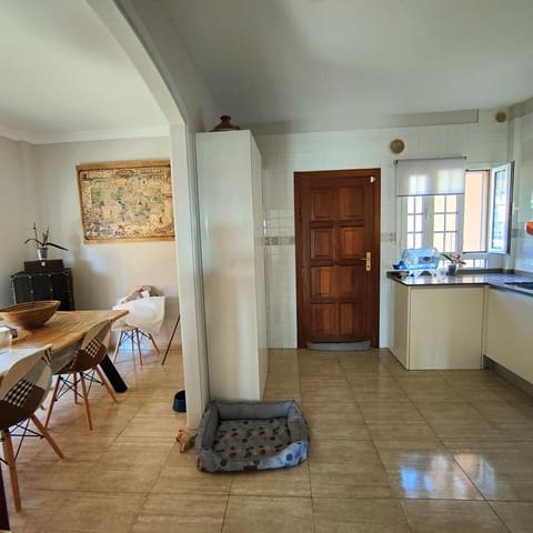 2 bedroom Villa for rent in Telde - € 1,600 (Ref: 9420475)