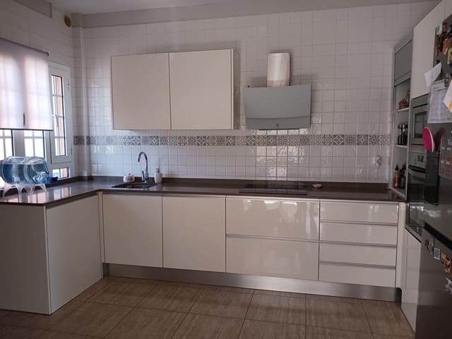 2 bedroom Villa for rent in Telde - € 1,600 (Ref: 9420475)