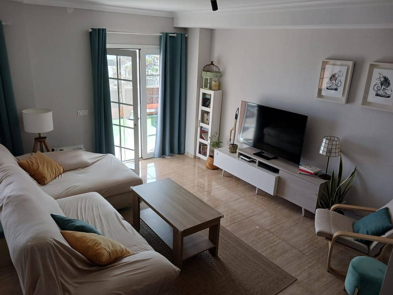 2 bedroom Villa for rent in Telde - € 1,600 (Ref: 9420475)