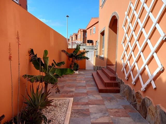 2 bedroom Villa for rent in Telde - € 1,600 (Ref: 9420475)