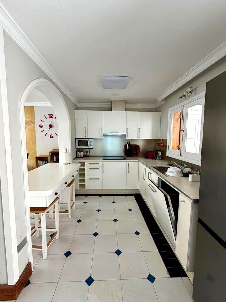 2 bedroom Villa for rent in San Agustin with pool garage - € 2,200 (Ref: 9431772)