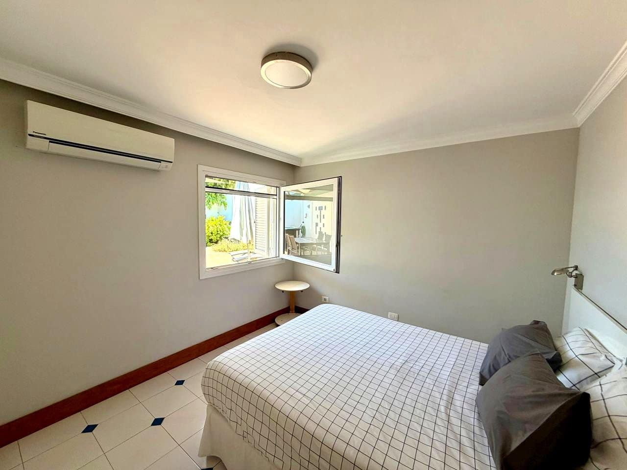 2 bedroom Villa for rent in San Agustin with pool garage - € 2,200 (Ref: 9431772)
