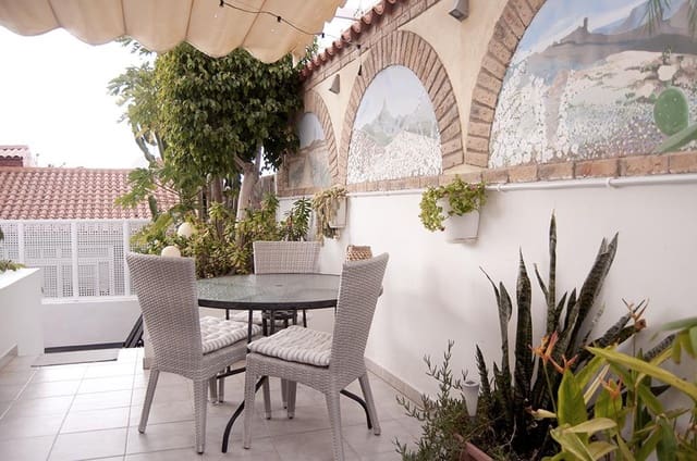 5 soverom Villa til salgs i San Bartolomé de Tirajana med svømmebasseng garasje - € 870 000 (Ref: 9464869)