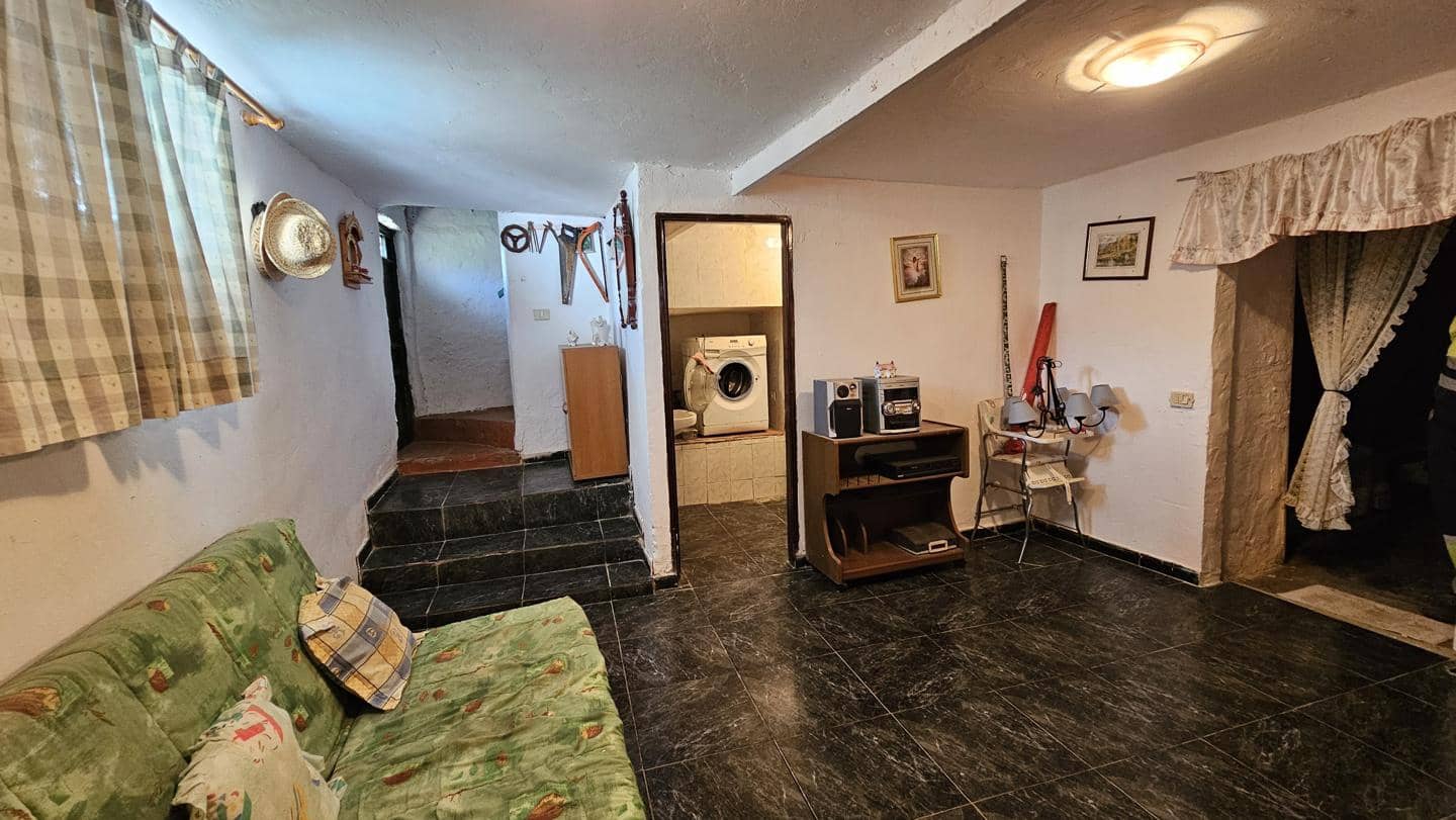 4 sypialnia Finka/Dom wiejski na sprzedaż w San Bartolome de Tirajana z basenem garażem - 160 000 € (Ref: 9566734)