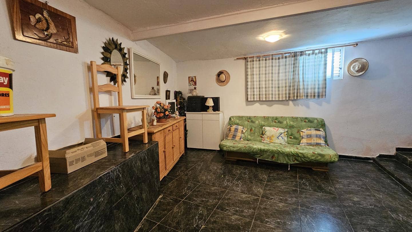 4 sypialnia Finka/Dom wiejski na sprzedaż w San Bartolome de Tirajana z basenem garażem - 160 000 € (Ref: 9566734)