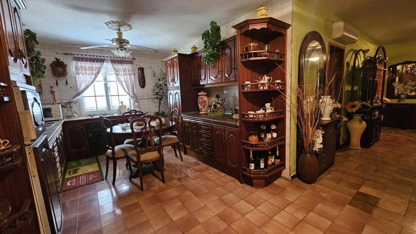 4 sypialnia Finka/Dom wiejski na sprzedaż w San Bartolome de Tirajana z basenem garażem - 160 000 € (Ref: 9566734)