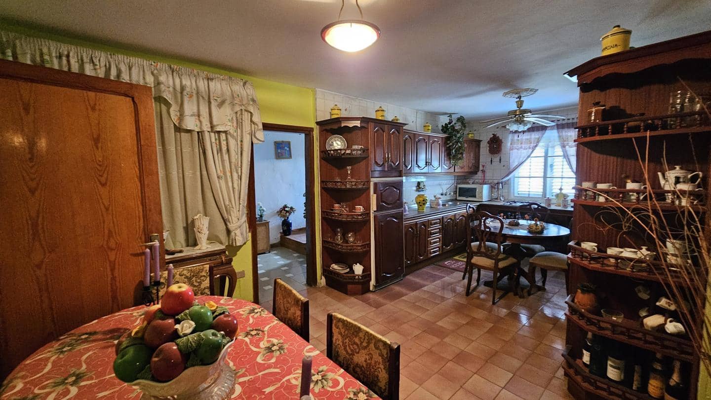 4 sypialnia Finka/Dom wiejski na sprzedaż w San Bartolome de Tirajana z basenem garażem - 160 000 € (Ref: 9566734)