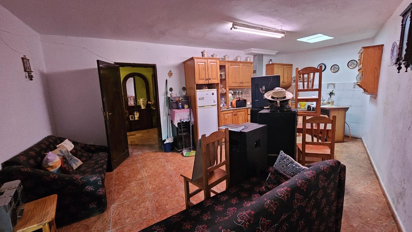 4 sypialnia Finka/Dom wiejski na sprzedaż w San Bartolome de Tirajana z basenem garażem - 160 000 € (Ref: 9566734)