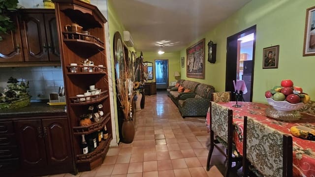 4 sypialnia Finka/Dom wiejski na sprzedaż w San Bartolomé de Tirajana z basenem garażem - 160 000 € (Ref: 9566734)