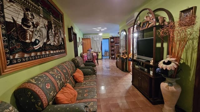 4 sypialnia Finka/Dom wiejski na sprzedaż w San Bartolomé de Tirajana z basenem garażem - 160 000 € (Ref: 9566734)