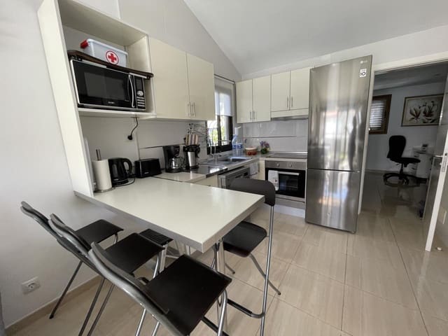 2 makuuhuone Bungalow vuokrattavana paikassa Playa del Inglés, San Bartolomé de Tirajana mukana uima-altaan - 1 600 € (Ref: 9603446)