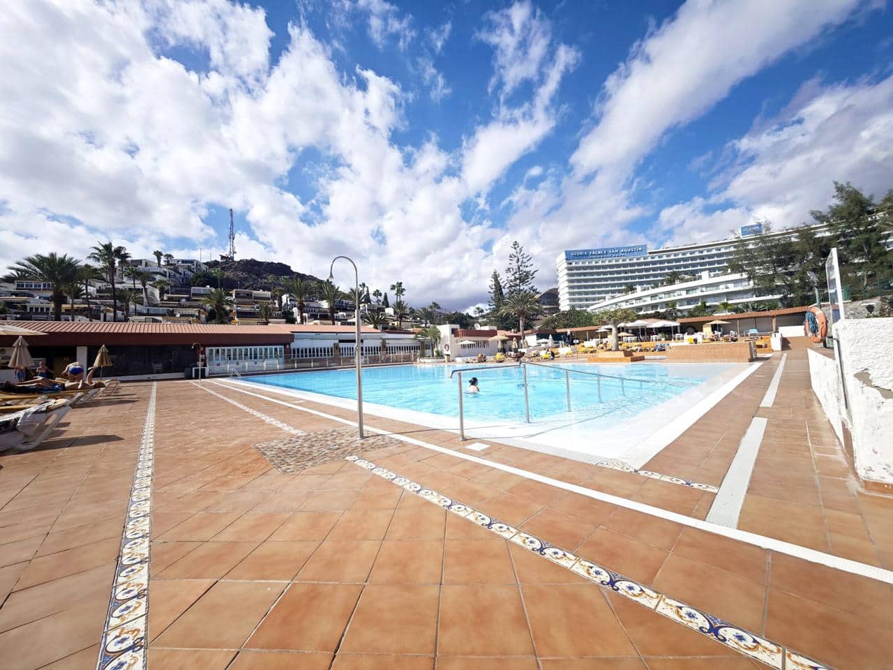 2 Zimmer Wohnung zu vermieten in San Agustin mit Pool - 1.600 € (Ref: 9618674)