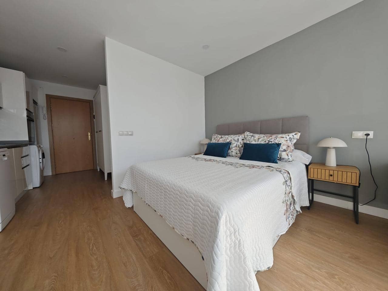 Flat for rent in San Agustin with pool - € 900 (Ref: 9653173)