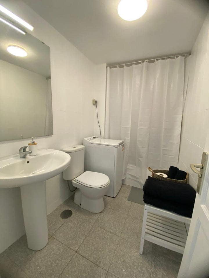 1 quarto Apartamento para arrendar em Sonneland com piscina garagem - 1 000 € (Ref: 9684254)