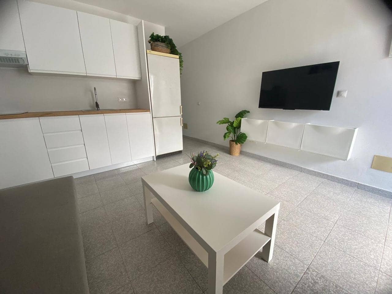 1 quarto Apartamento para arrendar em Sonneland com piscina garagem - 1 000 € (Ref: 9684254)