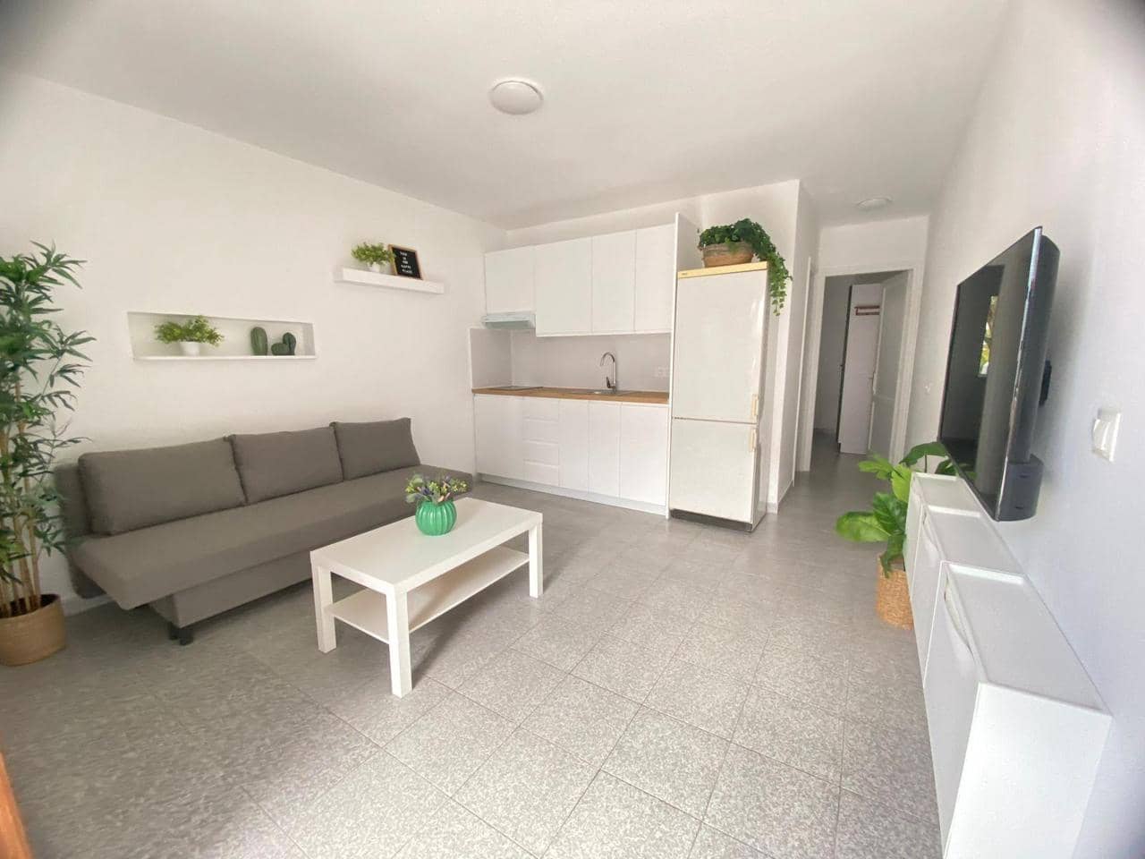 1 quarto Apartamento para arrendar em Sonneland com piscina garagem - 1 000 € (Ref: 9684254)