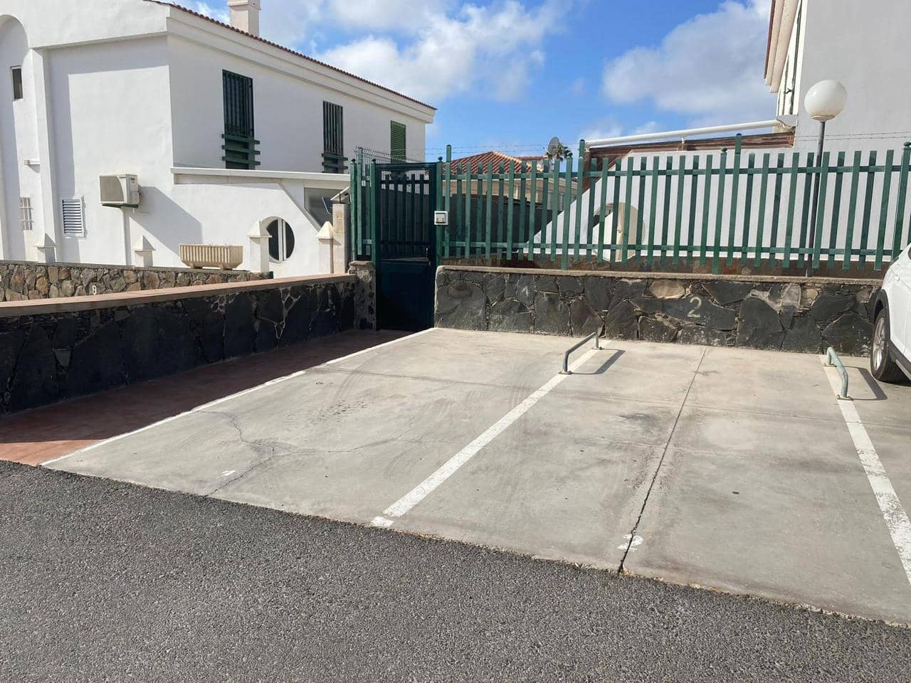 1 quarto Apartamento para arrendar em Sonneland com piscina garagem - 1 000 € (Ref: 9684254)